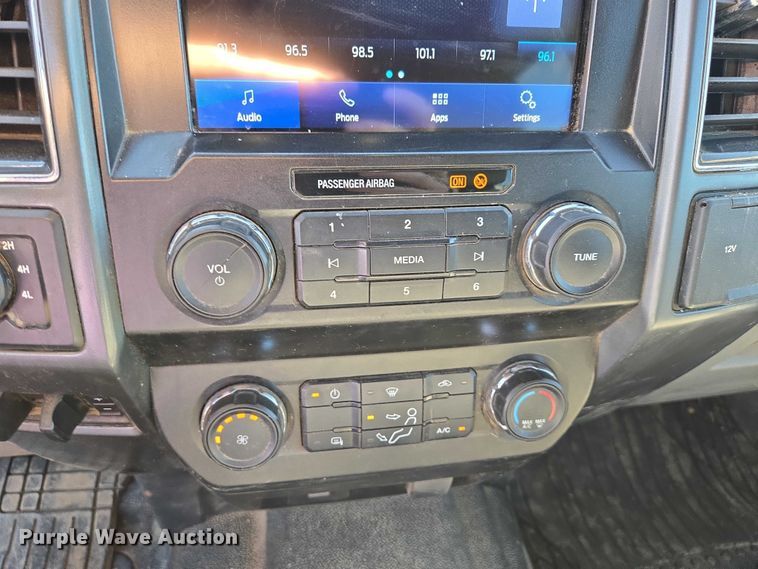 image for item EV5920 2022 Ford F350 Crew Cab flatbed pickup truck