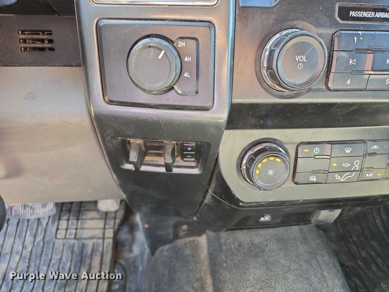 image for item EV5920 2022 Ford F350 Crew Cab flatbed pickup truck