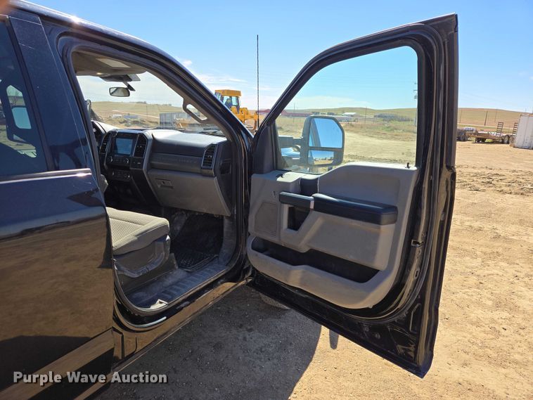 image for item EV5920 2022 Ford F350 Crew Cab flatbed pickup truck