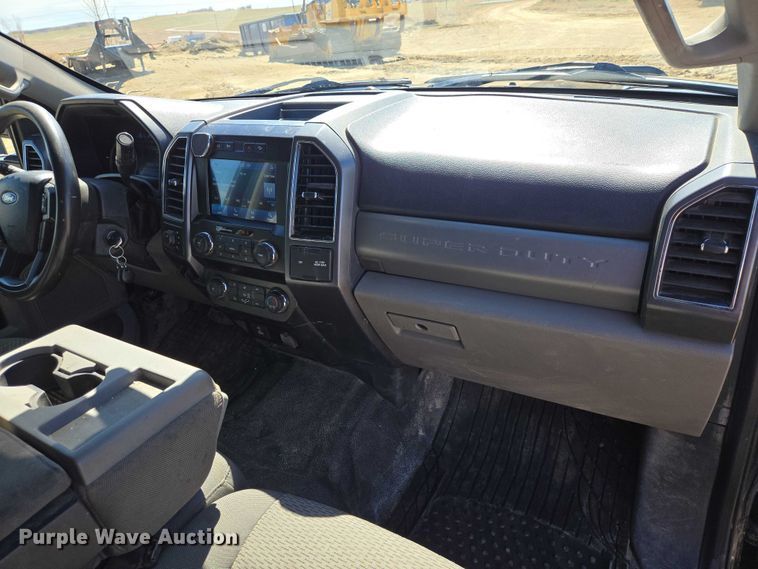 image for item EV5920 2022 Ford F350 Crew Cab flatbed pickup truck