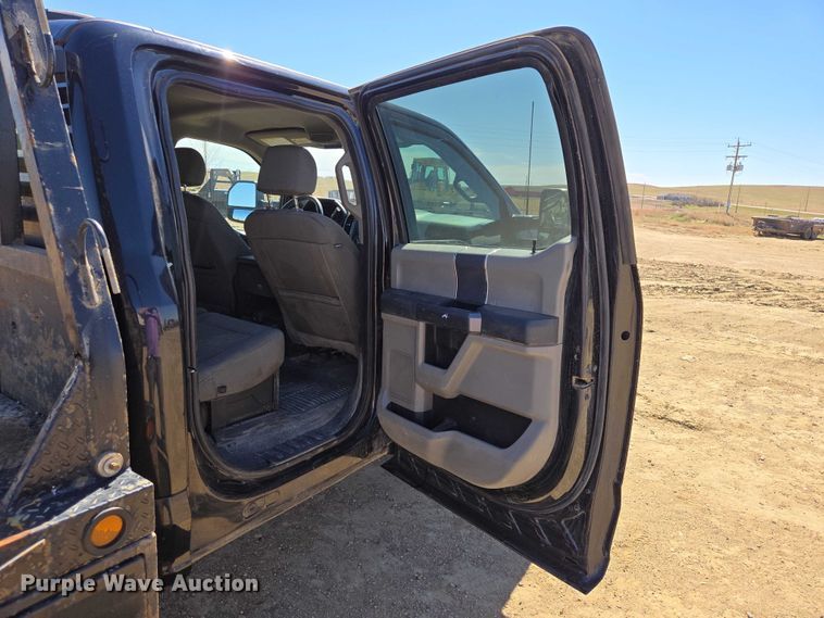 image for item EV5920 2022 Ford F350 Crew Cab flatbed pickup truck