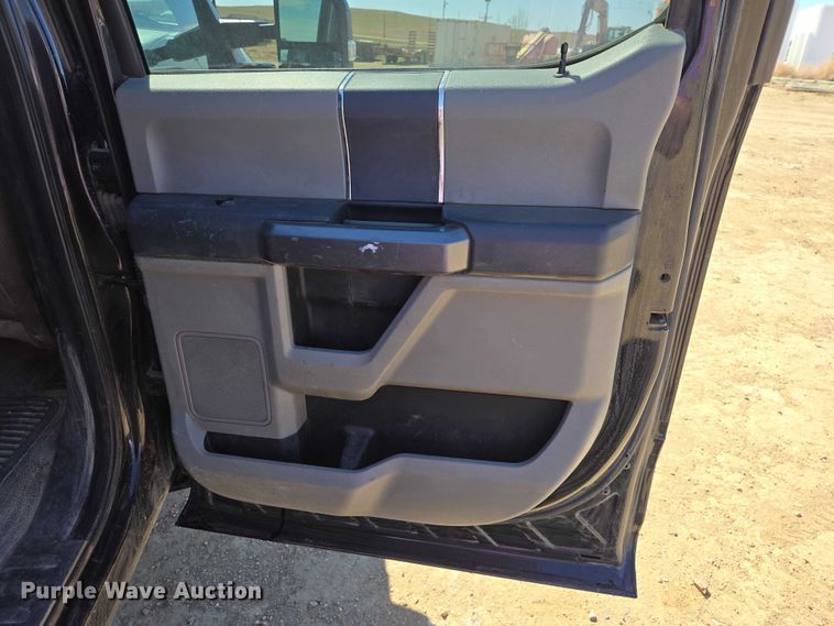 image for item EV5920 2022 Ford F350 Crew Cab flatbed pickup truck