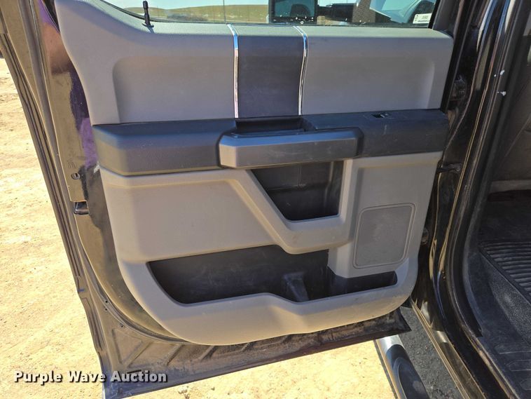 image for item EV5920 2022 Ford F350 Crew Cab flatbed pickup truck