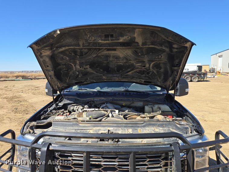 image for item EV5920 2022 Ford F350 Crew Cab flatbed pickup truck