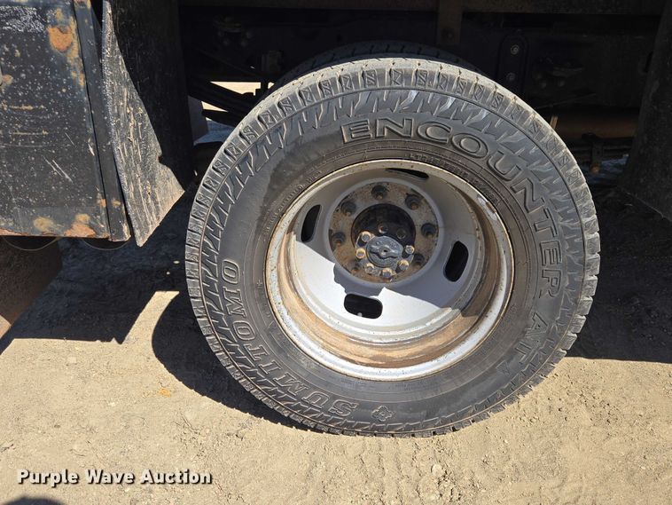 image for item EV5920 2022 Ford F350 Crew Cab flatbed pickup truck