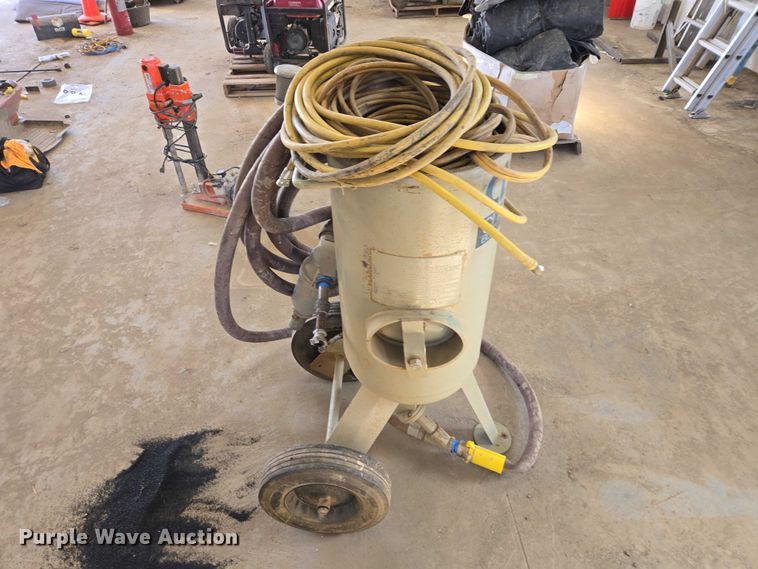 image for item EV5934 2023 Clemco 1648 sand blaster