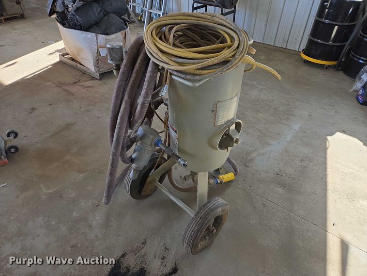 image for item EV5934 2023 Clemco 1648 sand blaster