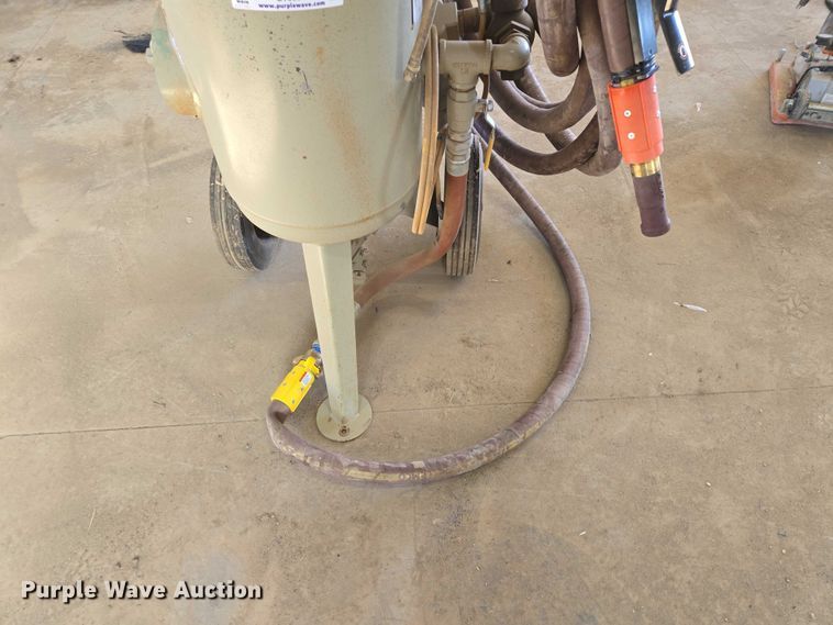 image for item EV5934 2023 Clemco 1648 sand blaster