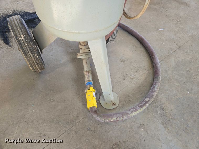 image for item EV5934 2023 Clemco 1648 sand blaster