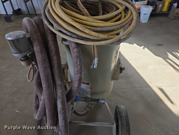 image for item EV5934 2023 Clemco 1648 sand blaster