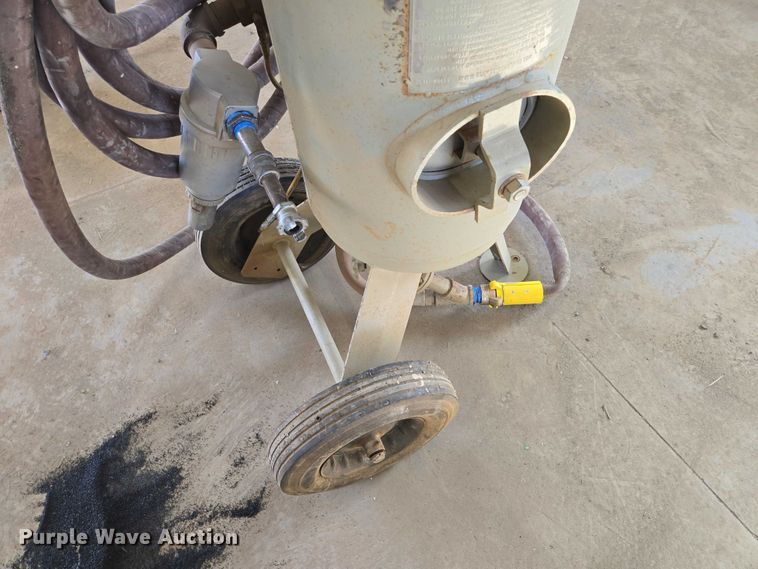 image for item EV5934 2023 Clemco 1648 sand blaster