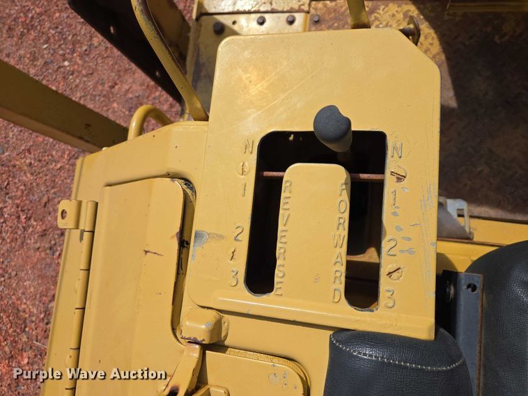 image for item EV5940 1981 Caterpillar D4E pipelayer