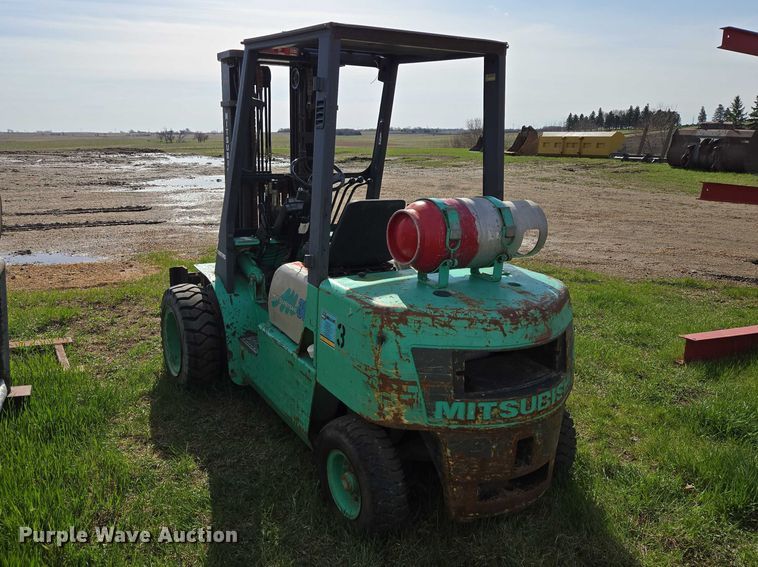 image for item EV5981 Mitsubishi FG30 forklift