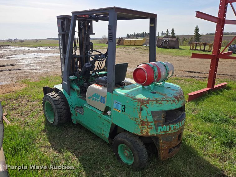 image for item EV5981 Mitsubishi FG30 forklift