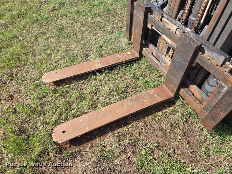 image for item EV5981 Mitsubishi FG30 forklift