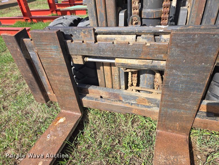image for item EV5981 Mitsubishi FG30 forklift