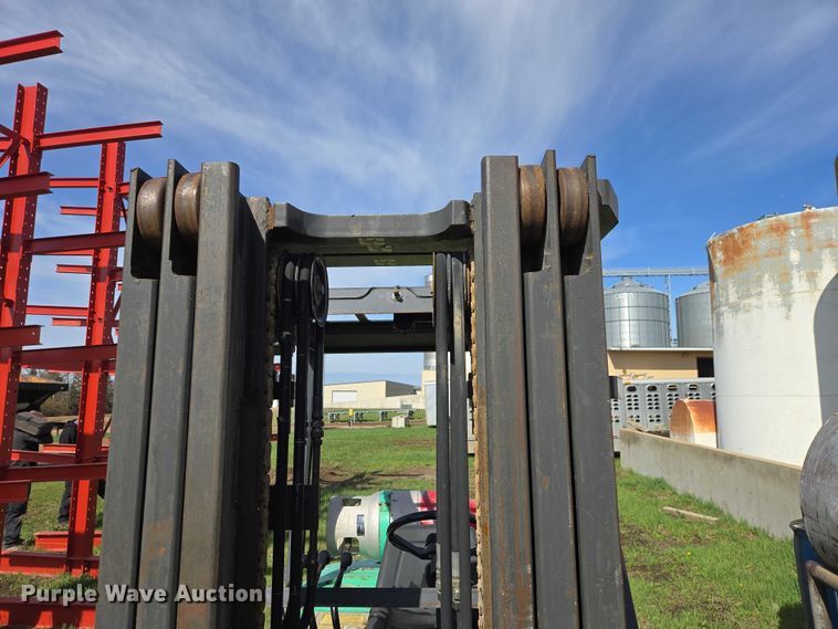 image for item EV5981 Mitsubishi FG30 forklift