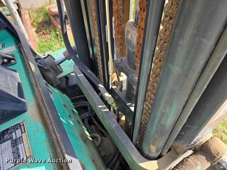 image for item EV5981 Mitsubishi FG30 forklift