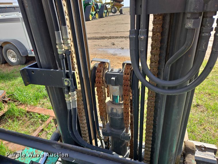 image for item EV5981 Mitsubishi FG30 forklift