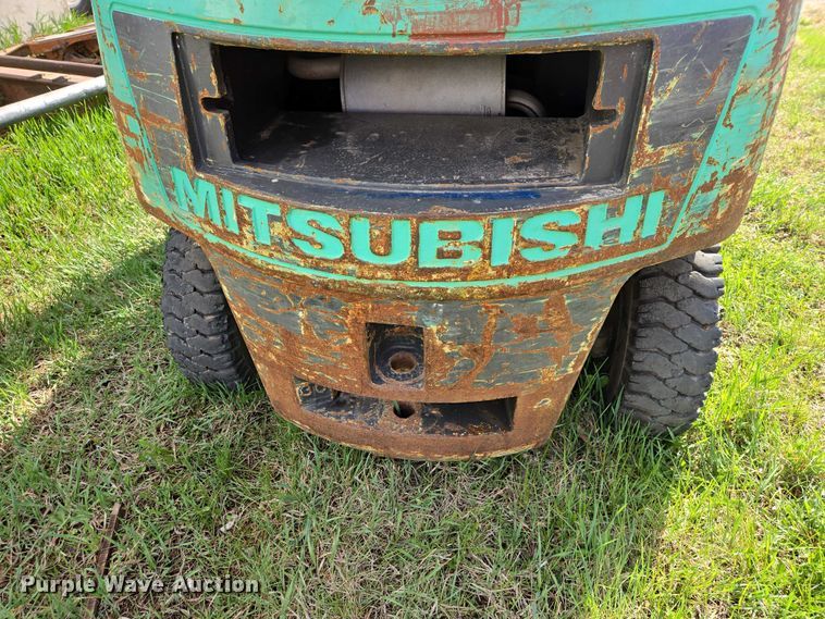 image for item EV5981 Mitsubishi FG30 forklift