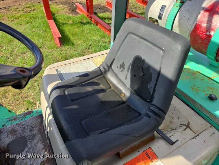 image for item EV5981 Mitsubishi FG30 forklift