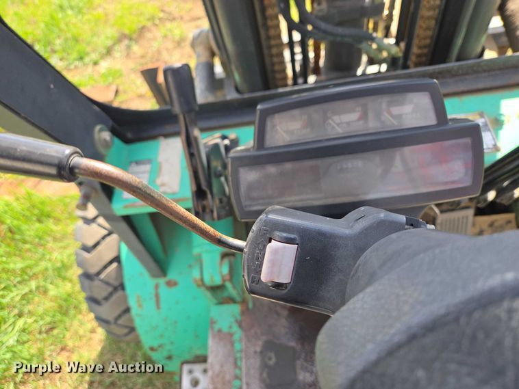 image for item EV5981 Mitsubishi FG30 forklift