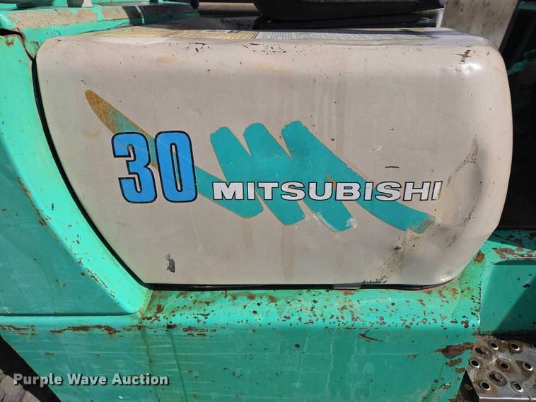 image for item EV5981 Mitsubishi FG30 forklift