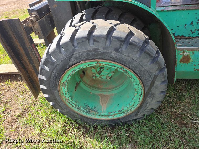 image for item EV5981 Mitsubishi FG30 forklift