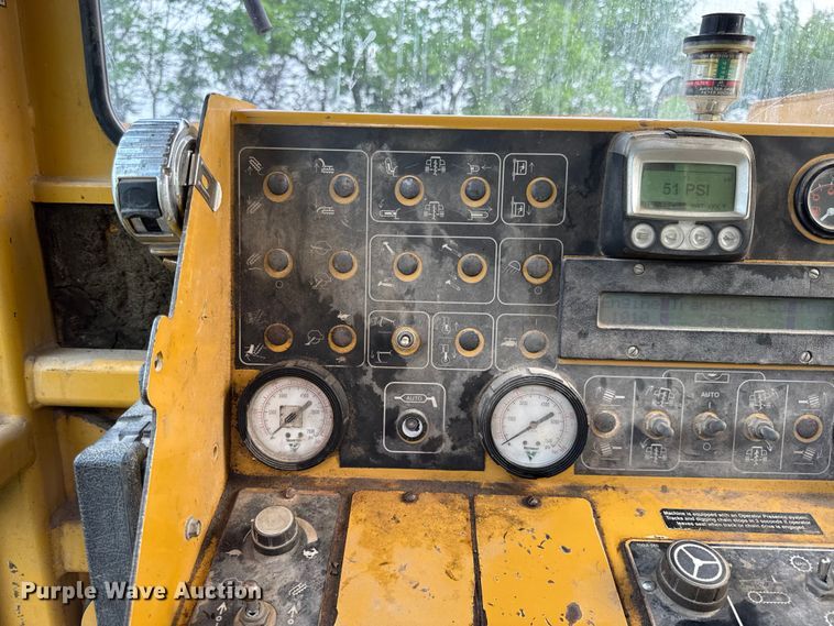 image for item EV7713 2007 Vermeer T555 commander 3 trencher