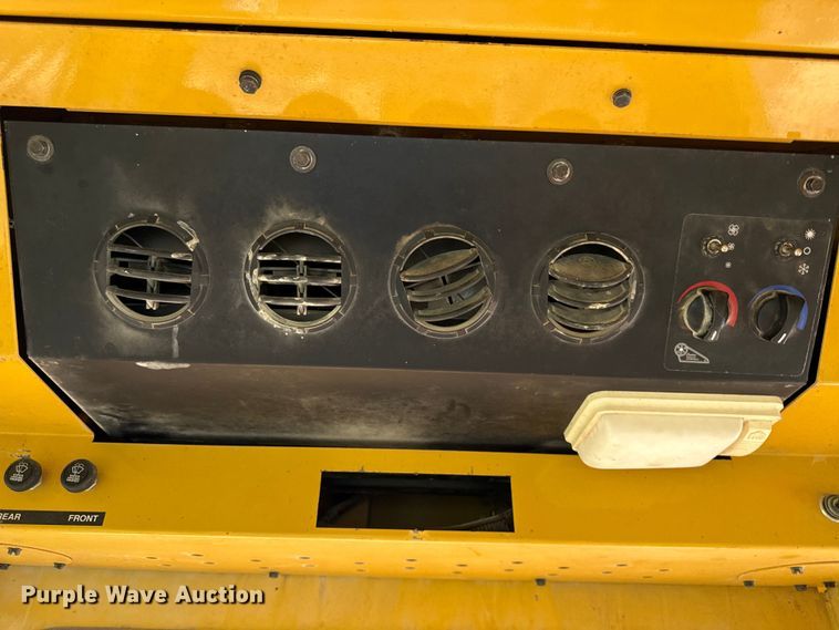 image for item EV7713 2007 Vermeer T555 commander 3 trencher