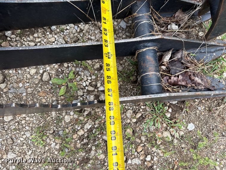 image for item EV7717 Grizzly Built skid steer grapple bucket