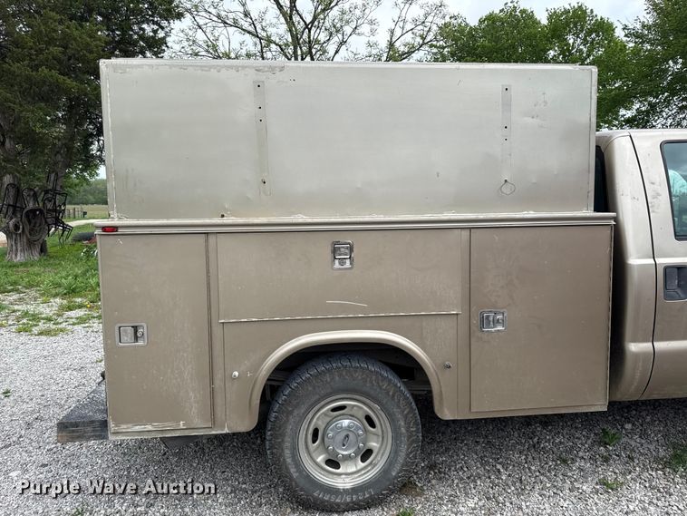 image for item EV7722 2012 Ford F250 Crew Cab utility bed pickup truck