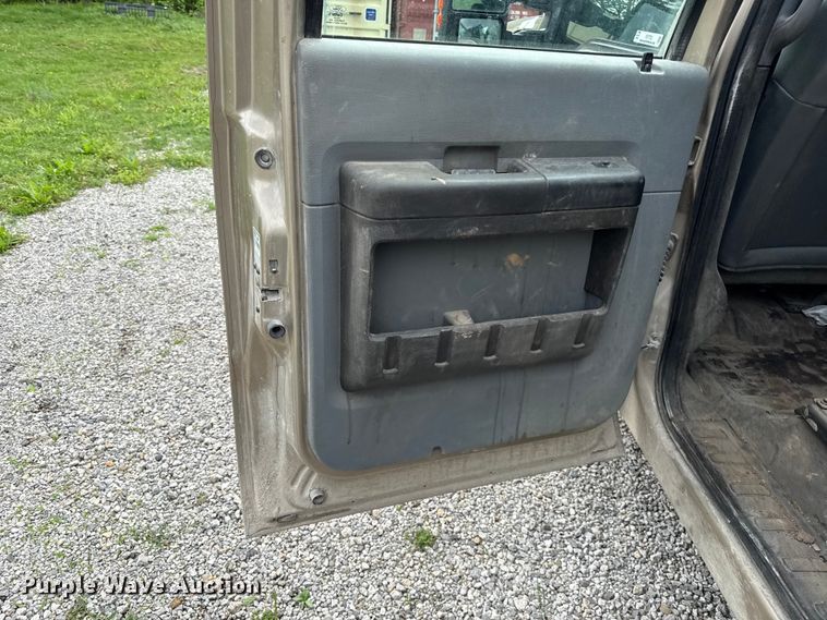 image for item EV7722 2012 Ford F250 Crew Cab utility bed pickup truck