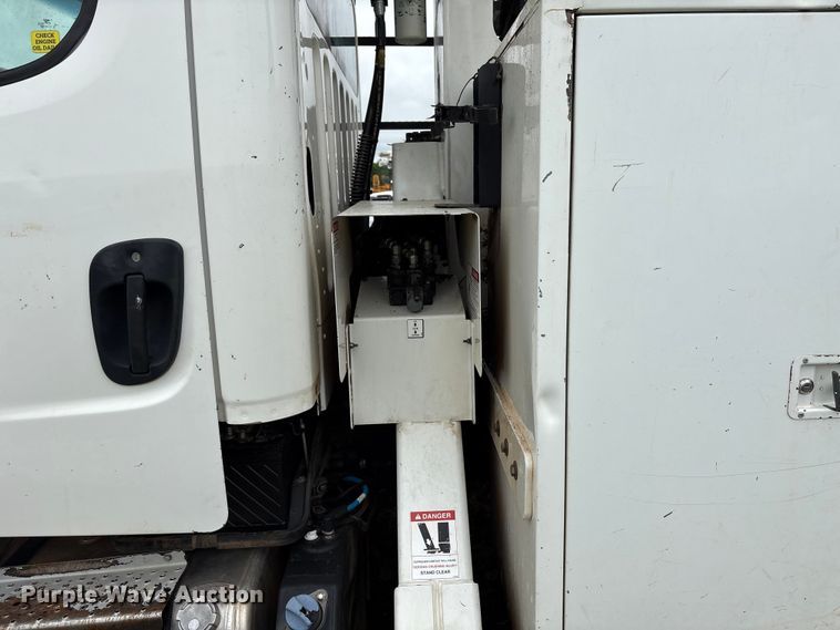 image for item EW1542 2013 Freightliner Business Class M2 forestry bucket truck