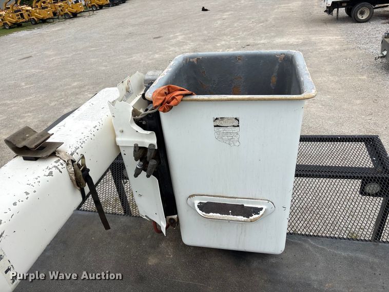 image for item EW1542 2013 Freightliner Business Class M2 forestry bucket truck