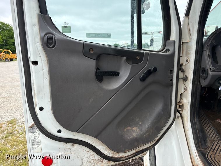 image for item EW1542 2013 Freightliner Business Class M2 forestry bucket truck