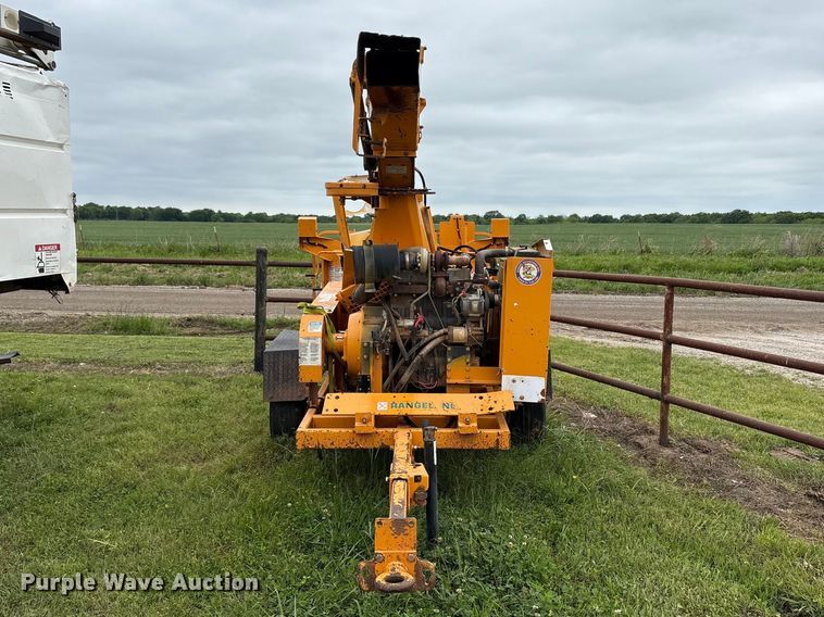 image for item EW1544 2015 Bandit Industries 990 wood chipper