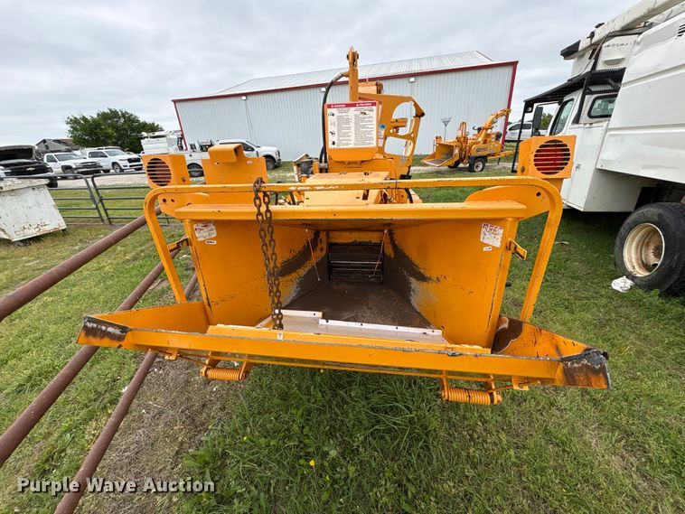 image for item EW1544 2015 Bandit Industries 990 wood chipper