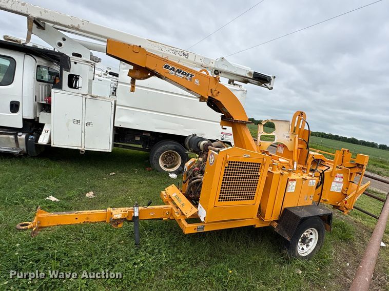 image for item EW1544 2015 Bandit Industries 990 wood chipper