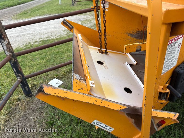 image for item EW1544 2015 Bandit Industries 990 wood chipper