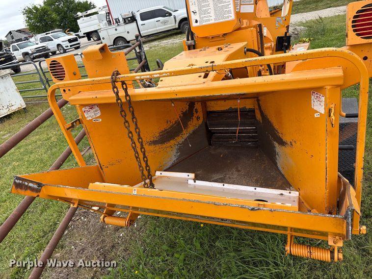 image for item EW1544 2015 Bandit Industries 990 wood chipper
