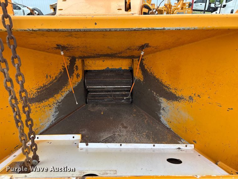 image for item EW1544 2015 Bandit Industries 990 wood chipper