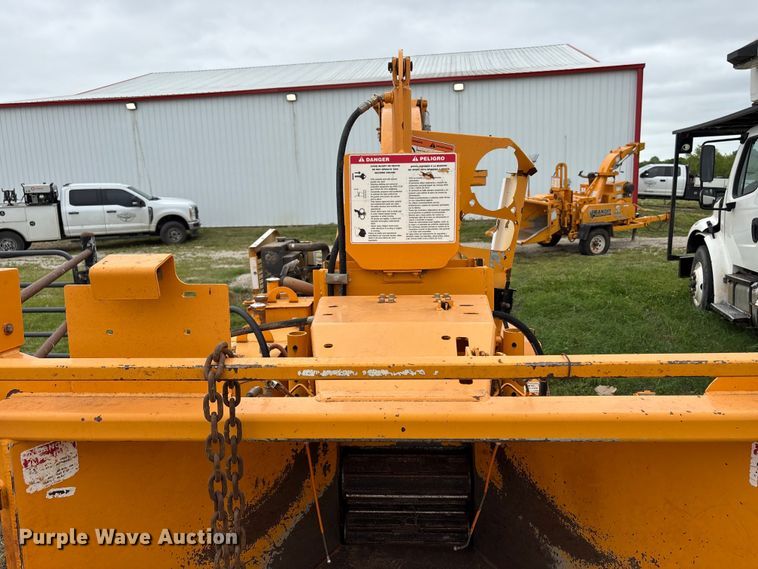 image for item EW1544 2015 Bandit Industries 990 wood chipper