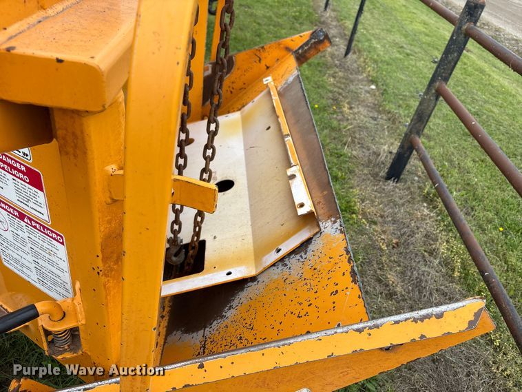 image for item EW1544 2015 Bandit Industries 990 wood chipper