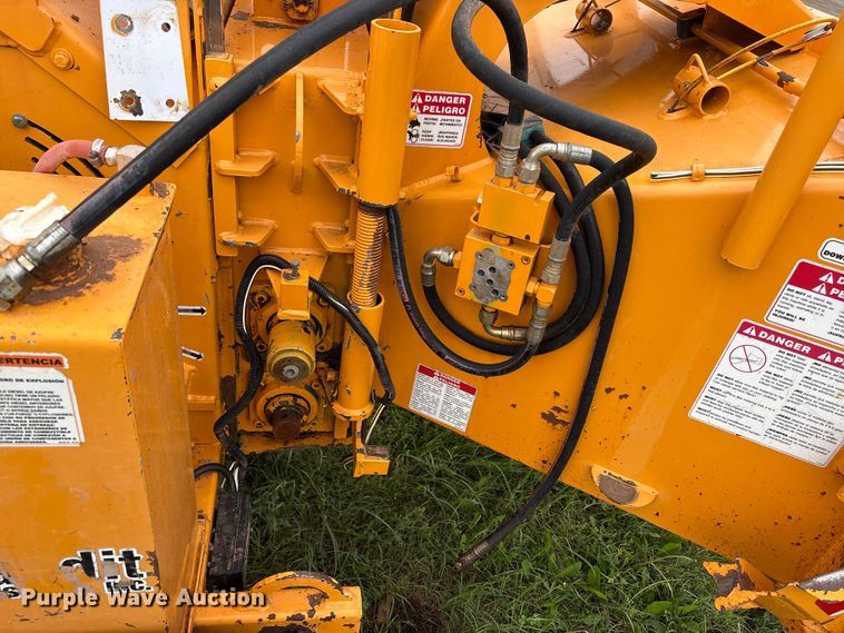 image for item EW1544 2015 Bandit Industries 990 wood chipper