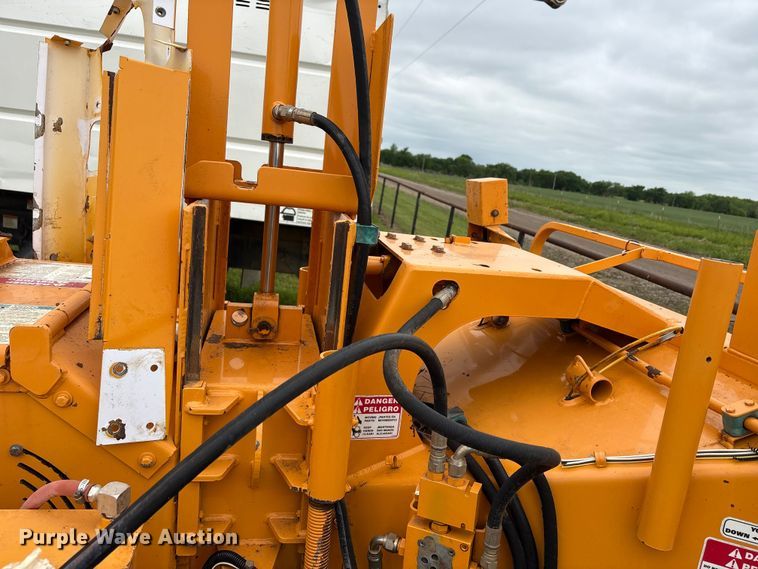 image for item EW1544 2015 Bandit Industries 990 wood chipper