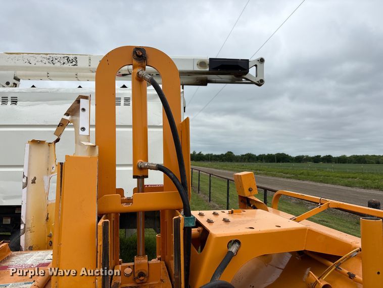 image for item EW1544 2015 Bandit Industries 990 wood chipper