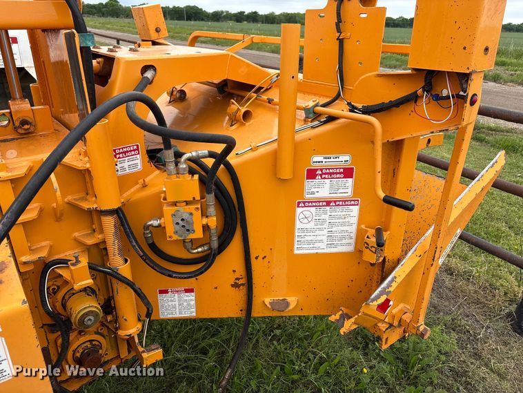 image for item EW1544 2015 Bandit Industries 990 wood chipper