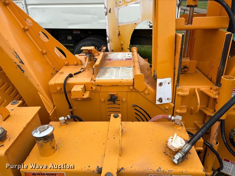 image for item EW1544 2015 Bandit Industries 990 wood chipper