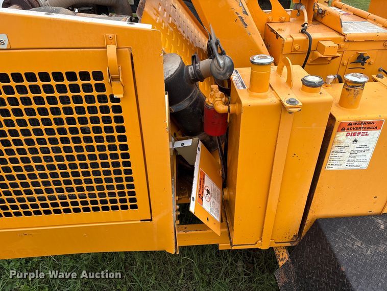 image for item EW1544 2015 Bandit Industries 990 wood chipper